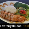 Lax med sallad,grönsaker,sojaböner,ris och teriyakisås