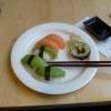 En halv Lax-AvokadoSushi