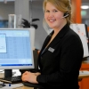 Caroline arbetar i Receptionen.