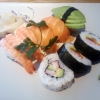 Lunch: del av huvudrätten. 8 bitar sushi. Fint, gott, krispig gari - men små små små bitar.