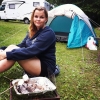 Bild från First Camp Kolmården av @anncarinj - Campinglivet er ikke så verst når sola skinner og vi kan grille marshmallows på engangsgrillen 