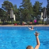 Bild från Ljugarns Semesterby & Camping av @anna_malmborg - Barn i pool. Barn som är sams. Trisslott idag?!