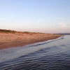 Härlig middag med thai-takeaway på stranden och kvällsdopp i havet.