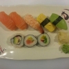 Liten Sushi  8 bitar	 65 kr
2 lax, räka, omelett, Avocado & 3 maki