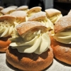 SEMLOR, SEMLOR, SEMLOR, så låååångt ögat når idag! 
Ni har väl inte missat att det är FETTISDAGEN idag och det måste man ju nästan fira med en semla eller kanske två ;) 
Välkomna !