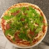 Dagens pizza- CIPOLLA SALAME
Husets tomatsås, mozzarella, Milano salami, lök, ruccola