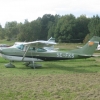 Grön Cessna SE-FKS 182 