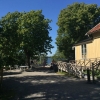 Solen skiner och idag är näst sista söndagen med sommarprogram för i år! Älvsjökyrkans kör med körledare Sara Sjöblom uppträder med sånger på scenen kl. 16.00. Välkomna!