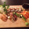 17 bitars sushi, tonfisk, lax vanlig, lax flamberad, avokado, californiarullar 