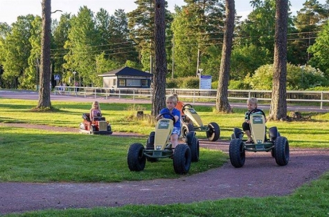  » Käringsund Resort » Käringsund aktiviteter trampbilar